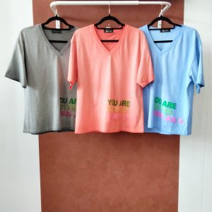 T-shirt col V « Hotter Than July »