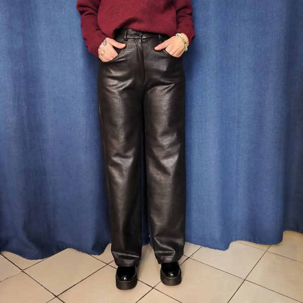 Pantalon en simili cuir noir, de fabrication Française