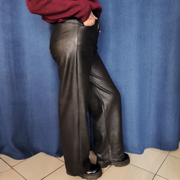 Pantalon en simili cuir noir, de fabrication Française