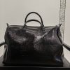 Sac Bowling Français Hippocampe Chaussures & Accessoires Mademoiselle Hélène Sac bowling brillant de la marque "Hippocampe". intérieur spacieux avec poche intégrée, fermeture zippée. Disponible en 4 coloris, rouge profond, noir sobre, kaki tendance et orange vitaminé. Fabrication Française.