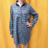Robe-chemise à carreaux Les hauts Mademoiselle Hélène Robe-chemise à carreaux vert & mauve motif à carreaux. Coupe droite légèrement ample, col chemise, boutons effet nacré sur toute la longueur. Taille L
