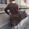 Robe longue plissée femme Robes / Combinaisons / Salopettes Mademoiselle Hélène Robe longue plissée manches longues à encolure ronde, disponible en noir et marron.