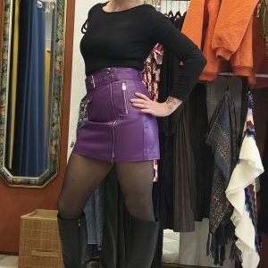 Jupe violette en simili cuir