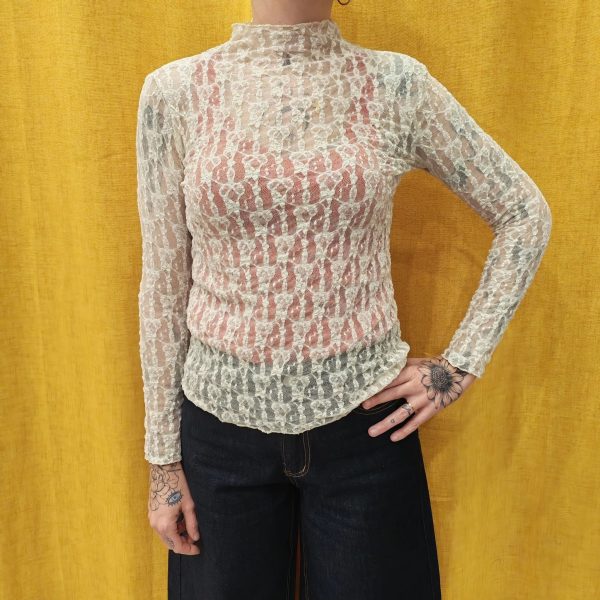 Pull sans manches dentelle Dernières Chances Mademoiselle Hélène Pull sans manches dentelle, pull sans manches en maille, sous-pull manches longues en dentelle, col montant côtelé, coupe droite et confortable, matières contrastées. Taille unique