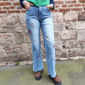 Jean barrel brodé love