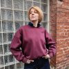 Sweat oversize imprimé soleil Les hauts Mademoiselle Hélène Sweat oversize imprimé soleil de couleur aubergine, manches longues, col rond, intérieur matelassé, coupe ample, imprimé soleil dans le dos. Taille unique