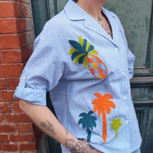 Chemise rayée brodée tropical
