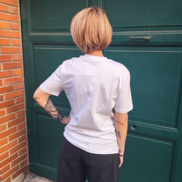 T-shirt Skate Nonne Vintage Dernières Chances Mademoiselle Hélène T-shirt skate nonne vintage, t-shirt imprimé, style streetwear, coupe unisexe, 100% coton, fabrication ftançaise, visuel imprimé noir et blanc.