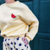 Sweat pastel motif pastèques,Coupe oversize / légèrement ample Manches longues avec poignets resserrés Col rond classique Motif pastèque brodée sur la poitrine Tissu doux et confortable Coloris : rose, blanc, jaune Style casual, streetwear, fun Saison : mi-saison / toute l'année