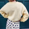Sweat pastel motif pastèques,Coupe oversize / légèrement ample Manches longues avec poignets resserrés Col rond classique Motif pastèque brodée sur la poitrine Tissu doux et confortable Coloris : rose, blanc, jaune Style casual, streetwear, fun Saison : mi-saison / toute l'année