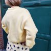 Sweat pastel motif pastèques,Coupe oversize / légèrement ample Manches longues avec poignets resserrés Col rond classique Motif pastèque brodée sur la poitrine Tissu doux et confortable Coloris : rose, blanc, jaune Style casual, streetwear, fun Saison : mi-saison / toute l'année