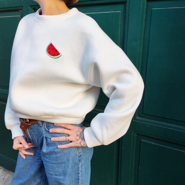 Sweat pastel motif pastèques,Coupe oversize / légèrement ample Manches longues avec poignets resserrés Col rond classique Motif pastèque brodée sur la poitrine Tissu doux et confortable Coloris : rose, blanc, jaune Style casual, streetwear, fun Saison : mi-saison / toute l'année