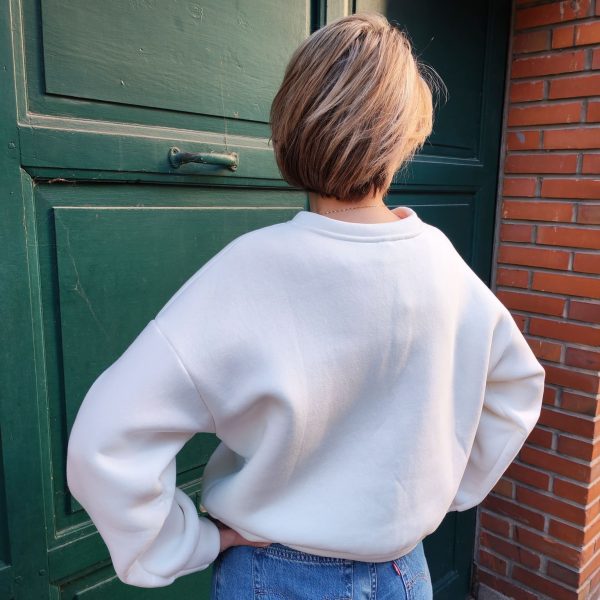 Sweat pastel motif pastèques,Coupe oversize / légèrement ample Manches longues avec poignets resserrés Col rond classique Motif pastèque brodée sur la poitrine Tissu doux et confortable Coloris : rose, blanc, jaune Style casual, streetwear, fun Saison : mi-saison / toute l'année