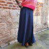 Jupe longue fluide élégante, Jupe longue Coupe ample et fluide Tissu léger et agréable à porter Taille élastique pour plus de confort Jupe élégante, facile à associer Longueur mi-mollet à cheville selon la morphologie Coloris disponibles, bleu et beige Toutes saisons Composition : 95% polyester, 5% elastan
