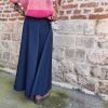 Jupe longue fluide élégante, Jupe longue Coupe ample et fluide Tissu léger et agréable à porter Taille élastique pour plus de confort Jupe élégante, facile à associer Longueur mi-mollet à cheville selon la morphologie Coloris disponibles, bleu et beige Toutes saisons Composition : 95% polyester, 5% elastan