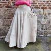 Jupe longue fluide élégante, Jupe longue Coupe ample et fluide Tissu léger et agréable à porter Taille élastique pour plus de confort Jupe élégante, facile à associer Longueur mi-mollet à cheville selon la morphologie Coloris disponibles, bleu et beige Toutes saisons Composition : 95% polyester, 5% elastan