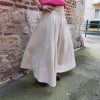 Jupe longue fluide élégante, Jupe longue Coupe ample et fluide Tissu léger et agréable à porter Taille élastique pour plus de confort Jupe élégante, facile à associer Longueur mi-mollet à cheville selon la morphologie Coloris disponibles, bleu et beige Toutes saisons Composition : 95% polyester, 5% elastan
