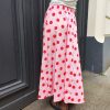 Jupe midi fluide pois.Jupe midi Fluide et évasée Légère et agréable à porter Taille élastique pour un maximum de confort Poches pratiques et discrètes Style jupe rétro chic, facile à associer Longueur midi (selon la taille) Coloris beige pois noirs, rose pois rouges, jaune pois noirs Idéale printemps/été Composition : 100% coton