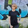 T-shirt unisexe message original Dernières Chances Mademoiselle Hélène T-shirt unisexe message original T-shirt unisexe coupe droite Coton doux confortable T-shirt imprimé avec slogan au dos Inscription "Jamais assez" à l'avant Coloris noir et blanc Style streetwear, casual, rock T-shirt tendance facile à associer Coupe adaptée à toutes les morphologie Idéal toute l'année Composition : 100% coton