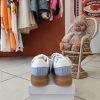 Baskets denim bicolore tendance Chaussures & Accessoires Mademoiselle Hélène Baskets denim bicolore tendance. Baskets denim bicolore Style casual / streetwear Coloris bleu jean clair et foncé Fermetures à lacets Semelle gomme confortable Matière aspect toile denim Coupe confortable au quotidien Faciles à associer Taille normalement Look rétro tendance