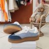 Baskets denim bicolore tendance Chaussures & Accessoires Mademoiselle Hélène Baskets denim bicolore tendance. Baskets denim bicolore Style casual / streetwear Coloris bleu jean clair et foncé Fermetures à lacets Semelle gomme confortable Matière aspect toile denim Coupe confortable au quotidien Faciles à associer Taille normalement Look rétro tendance