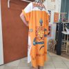 Robe chemise imprimée Frida. Robe chemise Coupe fluide Matière légère et agréable Manches courtes Fermeture boutonnée Taille unique (convient du 36 au 46) Imprimé artistique Frida et motifs colorés Disponible en boutique et en ligne Livraison gratuite en France et en Belgique Retrait possible en boutique Les Curiosités Composition : 50% viscose, 30% polyester, 20% lin