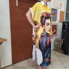 Robe chemise imprimée Frida. Robe chemise Coupe fluide Matière légère et agréable Manches courtes Fermeture boutonnée Taille unique (convient du 36 au 46) Imprimé artistique Frida et motifs colorés Disponible en boutique et en ligne Livraison gratuite en France et en Belgique Retrait possible en boutique Les Curiosités Composition : 50% viscose, 30% polyester, 20% lin