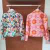 Veste fleurie rétro Hippocampe Blousons / Manteaux / Vestes Mademoiselle Hélène Veste fleurie rétro Hippocampe. Marque Hippocampe Fabrication française Imprimé floral multicolore Fermeture par boutons pressions Col chemise Poches sur le devant Coupe confortable et facile à porter Style rétro, vintage et bohème Disponible en 2 coloris Disponible du 36 au 44 Taille normalement Disponible en boutique Les Curiosités et sur la boutique en ligne Mademoiselle Hélène Livraison gratuite en France et en Belgique Retrait possible en boutique Les Curiosités à Arras Composition : 100% polyuréthane, doublure 100% polyester