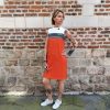 Robe Serena vintage chic Nouveautés Mademoiselle Hélène Robe Serena vintage chic. Marque Hippocampe Robe Serena Fabrication Française Robe sans manches Coupe fluide légèrement trapèze Détails rayures esprit marinière Fermeture zippée au dos Coloris vitaminés et modernes Style rétro chic inspiré des années 60 Disponible en orange ou vert Disponible du 36 au 44 Taille normalement Disponible en boutique et en ligne Livraison gratuite en France et en Belgique Retrait possible en boutique Les Curiosités Composition : 95% polyester, 5% elastane