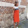 Robe Serena vintage chic Nouveautés Mademoiselle Hélène Robe Serena vintage chic. Marque Hippocampe Robe Serena Fabrication Française Robe sans manches Coupe fluide légèrement trapèze Détails rayures esprit marinière Fermeture zippée au dos Coloris vitaminés et modernes Style rétro chic inspiré des années 60 Disponible en orange ou vert Disponible du 36 au 44 Taille normalement Disponible en boutique et en ligne Livraison gratuite en France et en Belgique Retrait possible en boutique Les Curiosités Composition : 95% polyester, 5% elastane