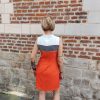 Robe Serena vintage chic Nouveautés Mademoiselle Hélène Robe Serena vintage chic. Marque Hippocampe Robe Serena Fabrication Française Robe sans manches Coupe fluide légèrement trapèze Détails rayures esprit marinière Fermeture zippée au dos Coloris vitaminés et modernes Style rétro chic inspiré des années 60 Disponible en orange ou vert Disponible du 36 au 44 Taille normalement Disponible en boutique et en ligne Livraison gratuite en France et en Belgique Retrait possible en boutique Les Curiosités Composition : 95% polyester, 5% elastane
