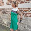 Robe Serena vintage chic Nouveautés Mademoiselle Hélène Robe Serena vintage chic. Marque Hippocampe Robe Serena Fabrication Française Robe sans manches Coupe fluide légèrement trapèze Détails rayures esprit marinière Fermeture zippée au dos Coloris vitaminés et modernes Style rétro chic inspiré des années 60 Disponible en orange ou vert Disponible du 36 au 44 Taille normalement Disponible en boutique et en ligne Livraison gratuite en France et en Belgique Retrait possible en boutique Les Curiosités Composition : 95% polyester, 5% elastane