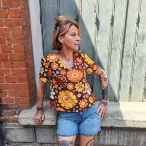 Top fluide hippie rétro