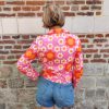 Veste fleurie rétro Hippocampe Blousons / Manteaux / Vestes Mademoiselle Hélène Veste fleurie rétro Hippocampe. Marque Hippocampe Fabrication française Imprimé floral multicolore Fermeture par boutons pressions Col chemise Poches sur le devant Coupe confortable et facile à porter Style rétro, vintage et bohème Disponible en 2 coloris Disponible du 36 au 44 Taille normalement Disponible en boutique Les Curiosités et sur la boutique en ligne Mademoiselle Hélène Livraison gratuite en France et en Belgique Retrait possible en boutique Les Curiosités à Arras Composition : 100% polyuréthane, doublure 100% polyester