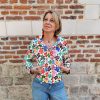 Veste fleurie rétro Hippocampe Blousons / Manteaux / Vestes Mademoiselle Hélène Veste fleurie rétro Hippocampe. Marque Hippocampe Fabrication française Imprimé floral multicolore Fermeture par boutons pressions Col chemise Poches sur le devant Coupe confortable et facile à porter Style rétro, vintage et bohème Disponible en 2 coloris Disponible du 36 au 44 Taille normalement Disponible en boutique Les Curiosités et sur la boutique en ligne Mademoiselle Hélène Livraison gratuite en France et en Belgique Retrait possible en boutique Les Curiosités à Arras Composition : 100% polyuréthane, doublure 100% polyester