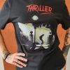 T-shirt graphique vintage Les hauts Mademoiselle Hélène T-shirt graphique vintage. T-shirt unisexe Marque : GRAFITEE Design français Imprimés graphiques et artistiques Coupe confortable Style bohème, rock et rétro Disponible en 3 coloris/graphiques Disponible du S au XL Taille normalement Disponible en boutique Les Curiosités et sur la boutique en ligne Mademoiselle Hélène Livraison gratuite en France et en Belgique Retrait possible en boutique Les Curiosités Composition 100% coton biologique